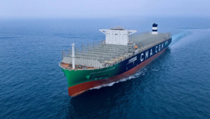 中国造全球最大双燃料集装箱船,比美航母长60米,西方争相花钱买
